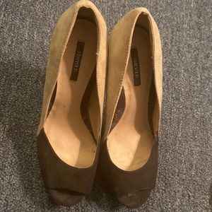 Forever 21 size 8 two toned peep toe heels